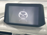 【マツダコネクトナビ】車内の雰囲気にマッチした一体型タイプのナビ。各種車輌設定やBluetooth再生等、様々な機能が楽しめます。直感的なダイヤル操作が可能で、使い勝手も良好です。