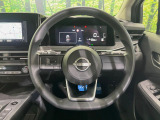 インテリアに合わせたデザインのステアリングは、運転される方のことも考え、運転しやすい形状、大きさです。是非一度、実際に触ってお確かめください。