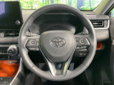 【純正革巻きステアリング】上質な革を使用することで、手にしっかり馴染みとても運転しやすいハンドルです♪