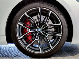 【BMWアロイホイル】軽量かつ強度に拘ったアロイホイル。走行性能ポテンシャルを引き出す設計。車の足元を引き締めてくれる大きなポイントはアロイホイルです。