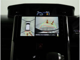 後方の見える安心をお届けするバックモニター付:バックするときのアシストラインもあって楽々バック!車庫入れや縦列駐車をサポートし、苦手な駐車も安心です!今やもう手放せない装備ですネ♪