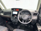 運転席まわりです。 各操作スイッチは使いやすい位置に配置されてます。