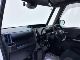 ダイハツのお店では、ダイハツ車を知り尽くしたプロフェッショナルが、専用の診断機器を使って各システムを点検しております。