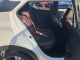 コンパクトな車ですが、後席も充分なスペースを確保しています。足元空間も広くリラックスしてドライブが楽しめます。