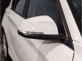 【BMWミラー】視認性の高いスタイリッシュなミラー。自動防眩機能も付いており夜間のドライビングをサポートします。