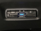 ハンドルの左下にETCがついています。高速道路の料金所の通過も楽々です。 カードの取り出しもしやすい場所についています。
