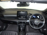落ち着いた色遣いの運転席周りで飽きの来ないすっきりとしたデザインです。