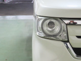 LEDヘッドライトは、点灯の瞬間から光量を発揮し、突然暗くなるトンネルなどでの安定感を高めます。