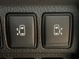 【両側パワースライドドア】スマートキーや運転席のスイッチで後席両側スライドドアの開閉が可能♪電動だから力を入れてドアを開ける必要が無く、小さなお子様でも簡単に開け閉めでき快適です♪