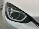 LEDヘッドライトは、点灯の瞬間から最大光量を発揮し、突然暗くなるトンネルなどでの安定感を高めます。