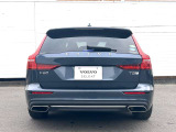 北欧流のラグジュアリーを体現したV60。伝統的なスカンジナビアン・デザインを継承しながら、躍動感にあふれ優雅な雰囲気を身にまとう、新しい潮流を具現化したスタイリングです。