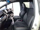 高いホールド性で運転姿勢が安定します。長距離ドライブでも疲れにくいのが魅力です。快適なドライビングライフをお送りください♪