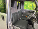 運転席シート廻りは使用感も少なく、良好な状態となっています。前オーナー様が丁寧に使っていたことがよくわかりますね。
