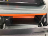 3.「認定中古車カルテ」は、走行距離や修復歴に加えてキズ・凹みの有無・状態や消耗品の交換、過去の整備状況がわかります。