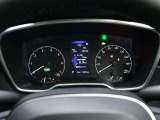 とっても見やすいメーターです。夜間時はラグジュアリーな気分にさせてくれる照明が魅力ですので、夜のドライブも楽しみになりますよ♪