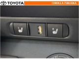 ポータブルオーディオなどの機器を接続して、車両のスピーカーで聞くことができます。