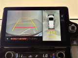 パノラミックビューモニター付きです。車両を上から見たような映像をディスプレイオーディオ画面に表示。運転席からの目視だけでは見にくい、車両周辺の状況をリアルタイムでしっかり確認できます。