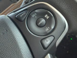 【クルーズコントロール】搭載車です。アクセルペダルを踏み続けることなく一定速度で走り続けられるので高速道路での運転による疲労軽減やアクセル操作を減らして燃費向上にも繋がります。