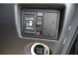 【パワースライドドアスイッチ】運転席から、後部座席の開け閉めが可能なボタンです!ワンプッシュで作動するので、手が塞がっている人などサポートに便利ですね♪