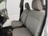 納車の前にはエンジンオイル、オイルエレメント、エアクリーナー、クーラント、バッテリー、ワイパーゴムのチェックまたは交換を行います!