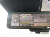 全周囲型アラウンドビューモニターもついており車庫入れも安心楽々です。