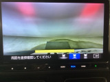 【バックカメラ】運転が苦手な方も車庫入れラクラクです!ギアをリバースに入れれば自動的に切り換わりますので、面倒な操作は不要です♪狭い駐車場もお車を傷つけず安心ですね!