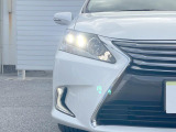 【LEDヘッドライト】悪天候や夜間走行時も良好な視界を確保し安心して運転できる高輝度LEDヘッドライトを装備!点灯速度が早く、消費電力も抑えられています。