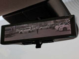車両後方を映し出します・スマートルームミラー装備です。
