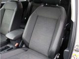 (運転席助手席)安全装備をオプションで追加するのは日本的発想。フォルクスワーゲン車はサイドエアバッグを全車標準で装備しております。