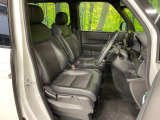 運転席まわりには十分なスペースがあり、大柄な方でもゆったり運転していただける環境です。