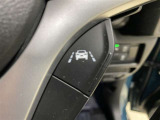 【レーンディパーチャーアラート】車線または走路からの逸脱の可能性を警告する機能です。