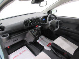 ダイハツのお店では、ダイハツ車を知り尽くしたプロフェッショナルが、専用の診断機器を使って各システムを点検しております。