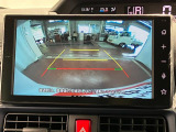 【バックカメラ】 駐車時に車両後方の様子を見ることができるので、運転の不安を軽くします。