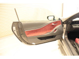 細部まで配慮された仕上がりが印象的なドアトリムです。