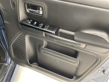 【パワーウインドウ】運転席のスイッチで、各席の窓ガラスの開閉ができます!あると便利ですよね!