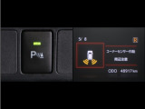 コーナーセンサーを装備。障害物までの距離に応じて警告音を変えてお知らせ。縦列駐車時や駐車場・車庫等での取り回しをサポートします。詳細は販売店スタッフまでお尋ね下さい。