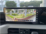 フロントワイドビューで運転席からの死角をサポート