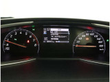 とっても見やすいメーターです。夜間時はラグジュアリーな気分にさせてくれる照明が魅力ですので、夜のドライブも楽しみになりますよ♪