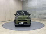 お車購入のポイントとなるフロントマスクです!シャープな目つきが印象的なデザインのヘッドランプです。