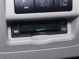 ETC車載器付きです。高速道路の料金所渋滞も解消!落ち着いてスムーズに通過できます。今や必需品の一つとなった装備ですね。