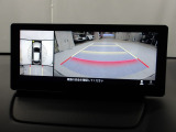 狭い場所での駐車やすれ違いなどでより的確な運転操作に役立つ360&deg;ビューモニターが装備されています。