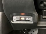 ハンドルの左下にETCがついています。高速道路の料金所の通過も楽々です。 カードの取り出しもしやすい場所についています。