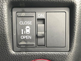 【パワースライドドア】スマートキーや運転席のスイッチでスライドドアの開閉が可能♪電動だから力を入れてドアを開ける必要が無く、小さいお子様でも、重い荷物を持っている時もラクに開け閉めできます♪