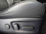パワーシート搭載。微妙な調整が手軽にでき、ピッタリのポジションで運転することが可能です。