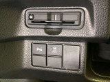 ハンドルの左下にETCとHondaセンシング用の、VSA(ABS+TCS+横滑り抑制)解除スイッチなどがついています。高速道路の料金所の通過も楽々です。 カードの取り出しもしやすい場所についています。