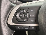 運転中、オーディオの操作をしてて、ハッとしたことはありませんか?ステアリングスイッチは、運転中でもハンドルでオーディオの操作が可能です。安全なドライブをサポートします。
