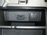 USB(Type-A)が2口分ございますスマートフォンの充電で使用出来ます。