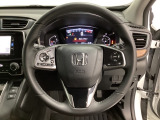 ハンドルにHondaセンシング系のクルーズコントロールやレーンキープアシストなどのスイッチと、オーディオの操作スイッチが装備されています。ハンドルから手を離さず安全に操作できます。