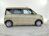 両側スライドドア車です。助手席側は、パワースライドドア付きなので狭い駐車スペースでも乗り降りが楽で、小さなお子様やお年寄りにもうれしい装備です。
