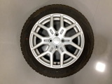 当社にてデモ走行時に装着していた中古スタットレスタイヤ+ホイール4本セットを用意致しました。(2024年製、タイヤ+ホイールは現状渡し、保証対象外です)